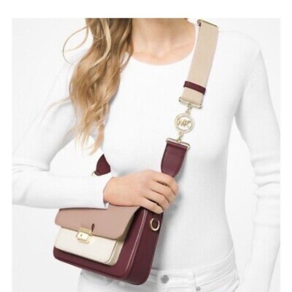 New with tags michael kors sloan Bradshaw Medium Messenger